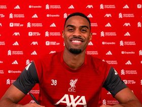 ليفربول يمدد عقد الهولندي غرافنبيرخ لعدة مواسم