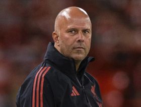 سلوت يشيد بـ"إبداع" فيرتز ويحذر ليفربول من خطورة بالاس