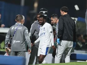 شاهد.. فرصة لبنزيما وإصابة تمبكتي في شوط أول سلبي بين الفتح والهلال