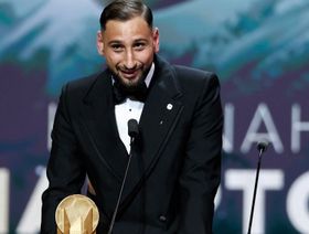 دوناروما يفوز بجائزة أفضل حارس مرمى بحفل الكرة الذهبية