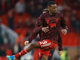 سلوت يفاجئ الجميع: إيزاك لن يكمل مباراة ليفربول وباريس