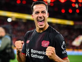 بعد طرد تن هاغ.. ليفركوزن يفوز بـ9 لاعبين على فرانكفورت بالدوري الألماني