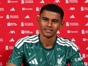 ليفربول يضم حارس جينك الشاب مع إيقاف التنفيذ