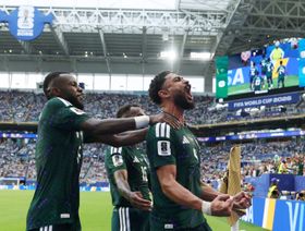 شاهد.. العمري يقهر موسليرا ويمنح السعودية التقدم على أوروغواي بالشوط الأول