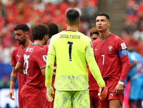 "كلنا مذنبون".. مدافع البرتغال يدافع عن كريستيانو رونالدو ويخمد الحرب الأهلية