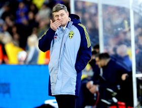 استجابة للجماهير.. إقالة توماسون من تدريب منتخب السويد