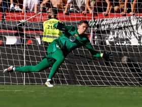 مفاجأة.. تشيزني حارس برشلونة يرفض خوض الكلاسيكو أمام ريال مدريد