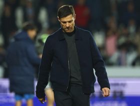 هل يخشى تشابي ألونسو مصير بيرند شوستر بعد مواجهة ريال مدريد وإشبيلية؟