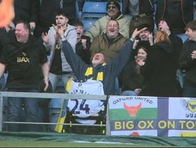 "مشجع أكسفورد" ينهي تحدي حلق لحيته بعد انتظار ركلة جزاء لمدة 675 يوماً