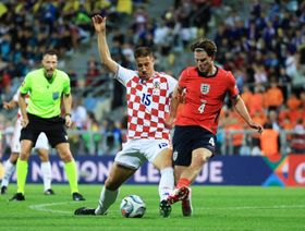 غضب في بورنموث من تعامل منتخب إنجلترا مع إصابة أليكس سكوت