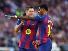 ليفاندوفسكي غاضب من فليك.. توتر في برشلونة قبل لقاء الحسم بمدريد