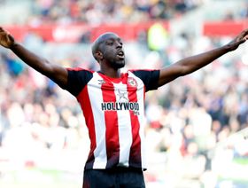 النصر السعودي ينضم لسباق التعاقد مع الكونغولي ويسا من برينتفورد