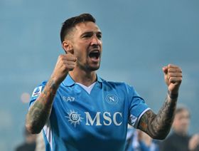 نابولي يمدد عقد المهاجم بوليتانو حتى 2028