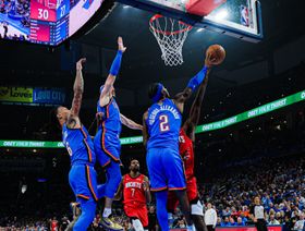 NBA.. حامل اللقب ثاندر يفتتح الموسم بالفوز على روكتس