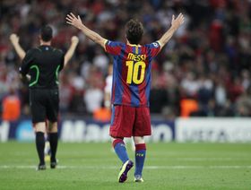 الرقم 10 في برشلونة.. إرث ثقيل على عاتق المنقذ يامال