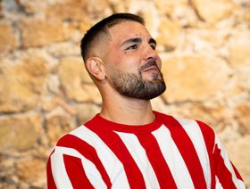 "رد الجميل".. ديلور من بطل الجزائر إلى القسم السابع في فرنسا