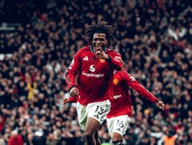 يونايتد يمنح كاريك بداية مثالية بالفوز على الغريم سيتي