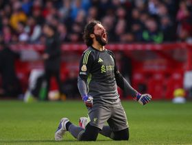 سلوت يكشف موعد عودة أليسون حارس ليفربول للملاعب