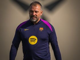 هانزي فليك يستعيد 3 لاعبين مهمين من عيادة برشلونة