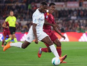 إنتر ميلان يلدغ ذئاب روما بهدف سريع ويتصدر الدوري الإيطالي "مؤقتاً"