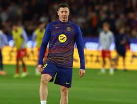 ما هي حلول فليك لأزمة غياب ليفاندوفسكي عن صفوف برشلونة؟