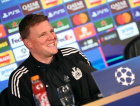 إيدي هاو: التأهل على حساب برشلونة سيكون أكبر انتصار لي مع نيوكاسل