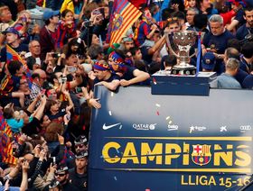موعد احتفالات برشلونة بلقب الليغا وسط الجماهير