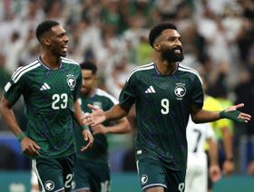 شاهد.. السعودية تتأهل إلى نصف نهائي كأس العرب بـ"رأسية كنو"