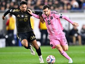 هل حاول ليونيل ميسي الاعتداء على حكم بعد بداية سيئة لموسمه؟