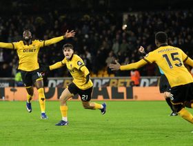 ولفرهامبتون يهزم أستون فيلا ويتجنّب رقماً سلبياً بالدوري الإنجليزي