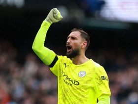 دوناروما يفوز بجائزة أفضل تصدٍ في الشهر بالدوري الإنجليزي الممتاز