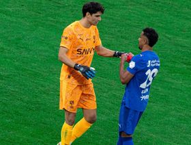 "عائلتي".. ياسين بونو "أسد إفريقيا" يُثني على دور الهلال وجمهوره