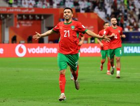 المغرب يتقدّم على الإمارات في الشوط الأول بنصف نهائي كأس العرب