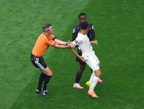 أشرف حكيمي يكتب تاريخاً للعرب وإفريقيا.. ويعادل رقم الطاهر الخلج