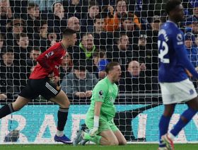 شاهد.. سيسكو يُعاقب إيفرتون ويعيد انتصارات مانشستر يونايتد