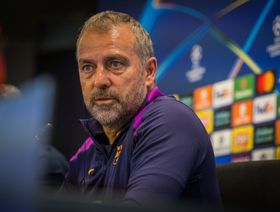 فليك يتحدث عن حالة يامال الصحية ويكشف أكثر لاعب محترف في برشلونة