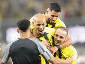 الاتحاد يزيح الهلال وينتزع صدارة الدوري السعودي بالفوز على الفتح