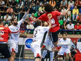 سداسية تاريخية.. الأهلي يهزم الزمالك ويضيف لقباً قارياً جديداً في كرة اليد