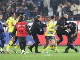 فنربخشة يفكّر بالانسحاب من الدوري التركي بعد الاعتداء على لاعبيه