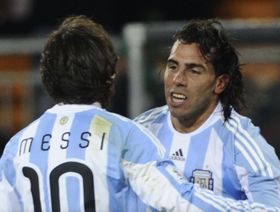 "أموال قذرة" تهدد سمعة الكرة الأرجنتينية قبل أشهر من كأس العالم