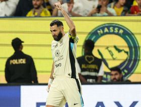 شاهد.. الاتحاد بعشرة لاعبين يقصي النصر ويتأهل لربع نهائي كأس الملك