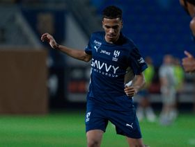 القادسية يتمسك بضم الجوير من الهلال بعرض جديد