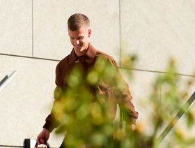 إصابة داني أولمو تفاقم معاناة إسبانيا ومدربها يجامل برشلونة