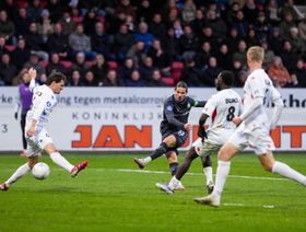 بعد تطبيق النصائح.. فان بيرسي يشيد بتألق نجمه الجزائري أنيس حاج موسى