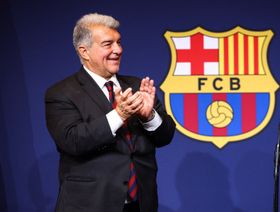 "عاد لينبض بانتظام".. لابورتا يُطمئن جماهير برشلونة على حالته الصحية