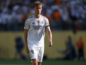 كيف سخر هويسن مدافع ريال مدريد من إيقافه رغم اعتراف الحكام بالخطأ؟