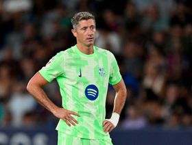 سر غضب مسؤولي برشلونة من روبرت ليفاندوفسكي