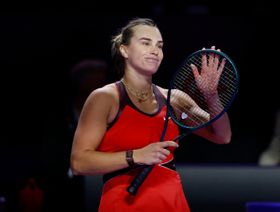 سبالينكا وبيغولا تتأهلان إلى نصف نهائي البطولة الختامية للتنس