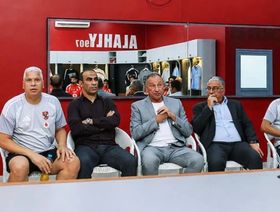 الخطيب يجتمع بعموتة.. رسائل قوية من مجلس الأهلي إلى اللاعبين