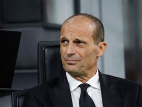 أليغري يحطم رقماً قياسياً ويحظى باستقبال حافل في كلاسيكو يوفنتوس وميلان